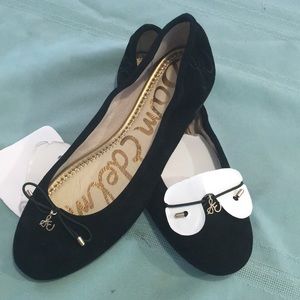 Sam Edelman Black Flats Size 6 NEW With Gold S E Designer Charms on each shoe